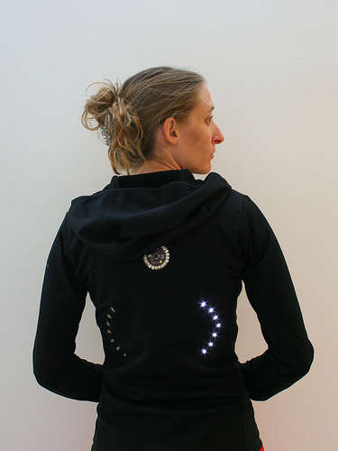 Illustration for article titled Signal Jacket for Cyclists Gets Instructable: Your Arms Will be Happy